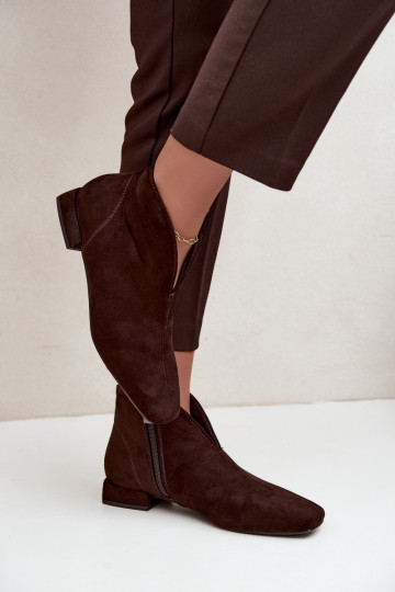 Schokoladenfarbene niedrige Stiefeletten Cut Out mit breiten Absätzen Canella 2