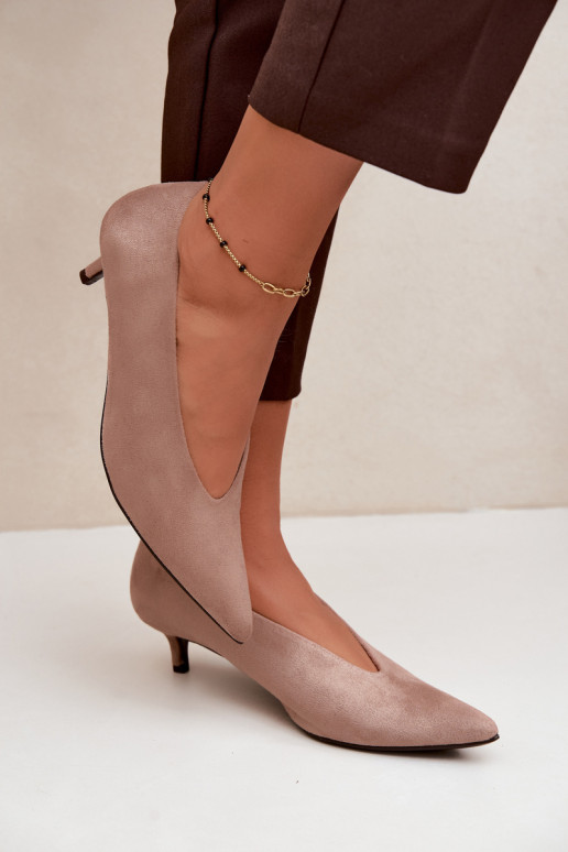 Sandfarbene Wildlederschuhe mit Kitten Heel Nuretta