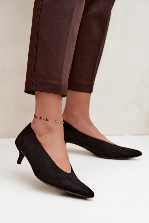 Schwarze Wildlederschuhe mit Kitten Heel Nuretta