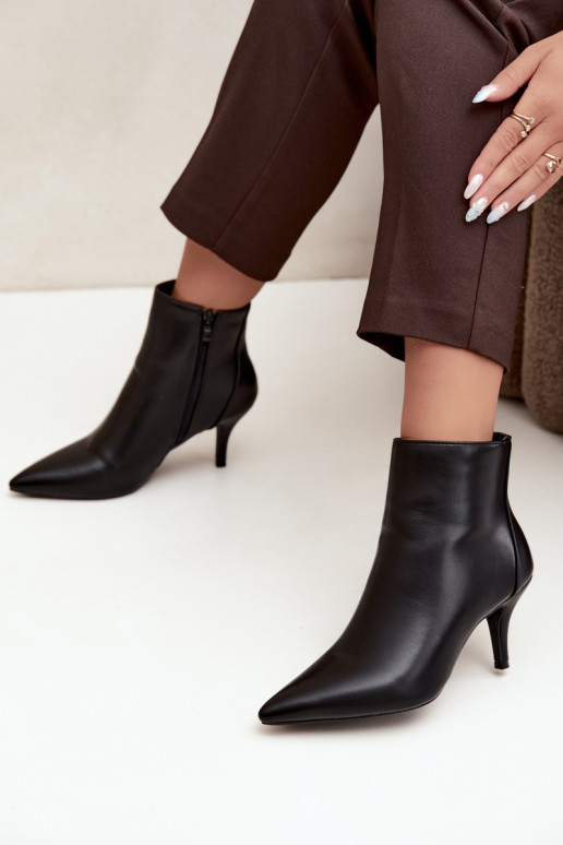 Schwarze Stiefeletten mit schmalen Absätzen und spitzen Zehen aus Kunstleder Niretta