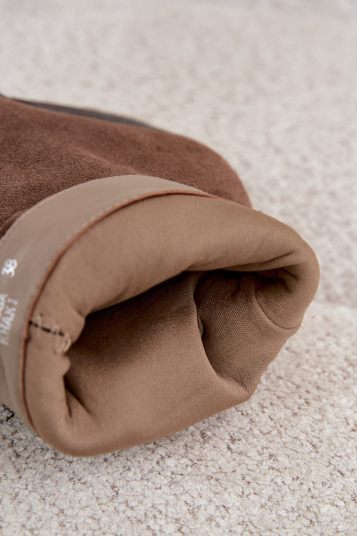 Stiefeletten aus natürlichem Wildleder mit Falten und Absätzen in brauner Farbe Merrin