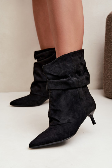 slouchy Stiefeletten mit Absatz in schwarzer Farbe Farren