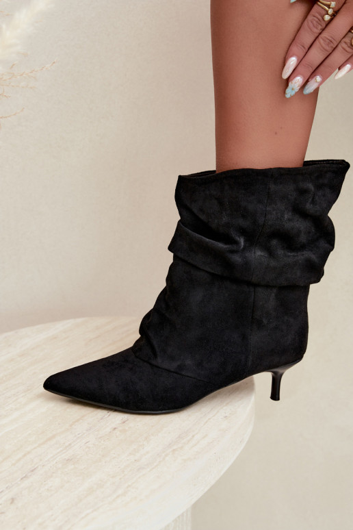 slouchy Stiefeletten mit Absatz in schwarzer Farbe Farren