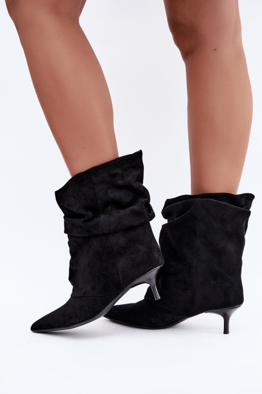 slouchy Stiefeletten mit Absatz in schwarzer Farbe Farren