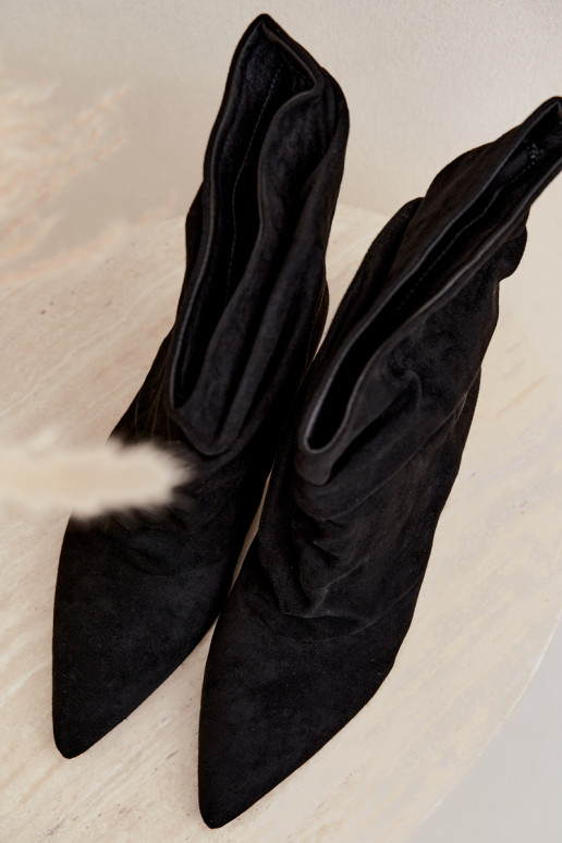 slouchy Stiefeletten mit Absatz in schwarzer Farbe Farren