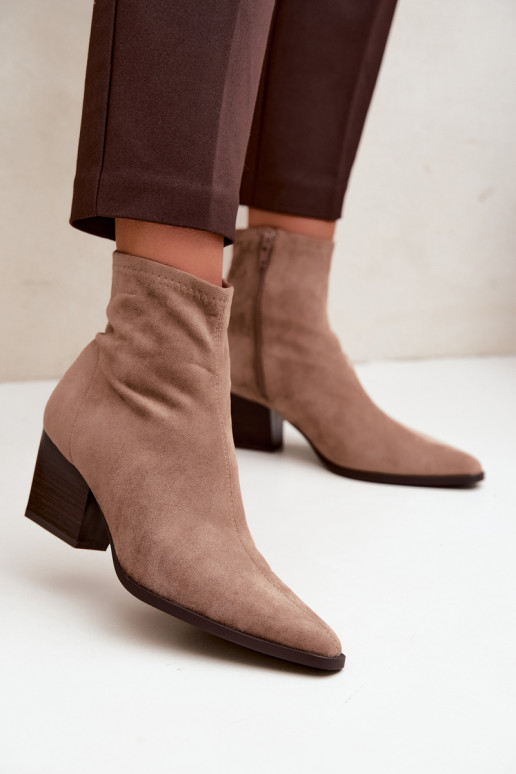 damen Stiefeletten mit schrägen Absätzen in Sandfarbe Atina