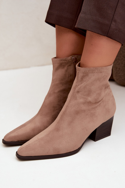 damen Stiefeletten mit schrägen Absätzen in Sandfarbe Atina