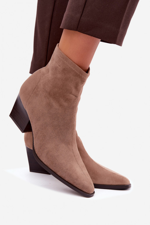 damen Stiefeletten mit schrägen Absätzen in Sandfarbe Atina