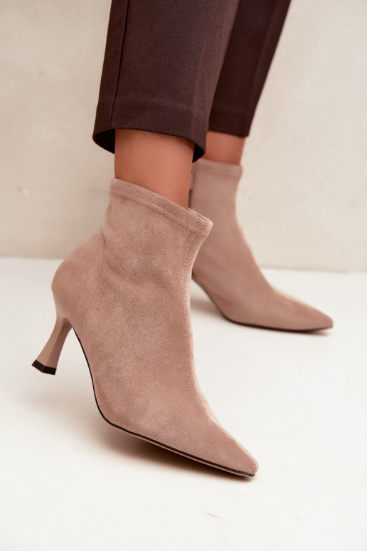 Damen Stiefeletten auf schmalem Absatz mit Nähten in Sandfarbe Clancy