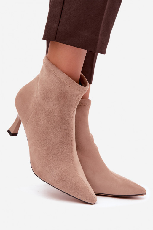 Damen Stiefeletten auf schmalem Absatz mit Nähten in Sandfarbe Clancy