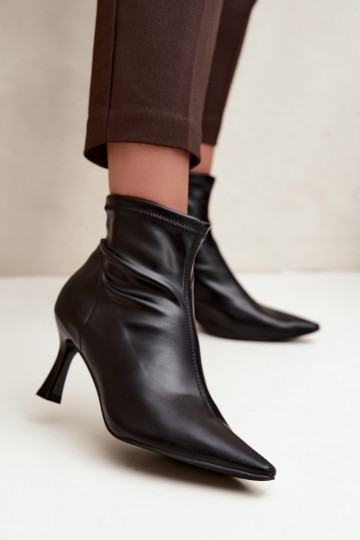 Damen Stiefeletten auf schmalem Absatz mit Nähten aus Kunstleder in schwarzer Farbe Clancy 2