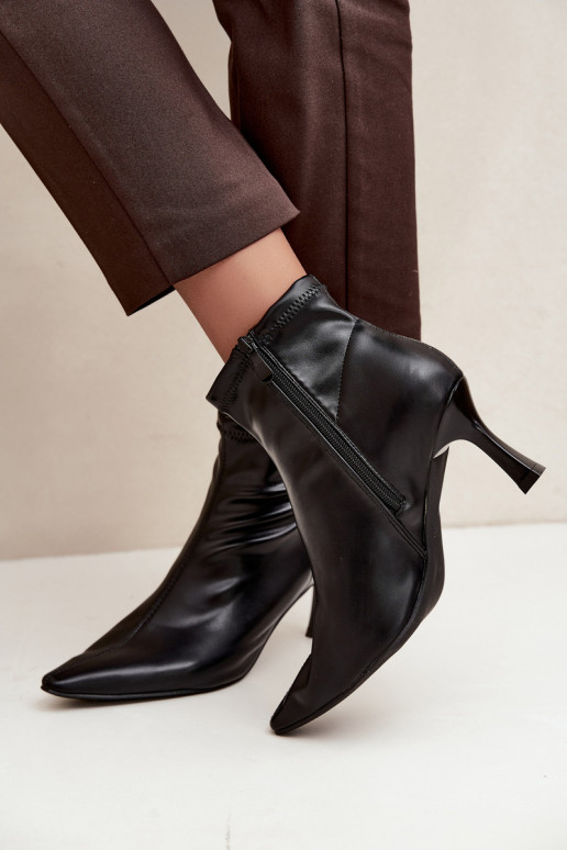 Damen Stiefeletten auf schmalem Absatz mit Nähten aus Kunstleder in schwarzer Farbe Clancy