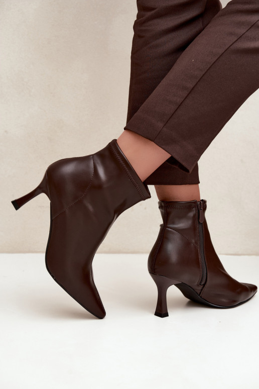 Damen Stiefeletten auf schmalem Absatz mit Nähten aus Kunstleder in Schokoladenfarbe Clancy