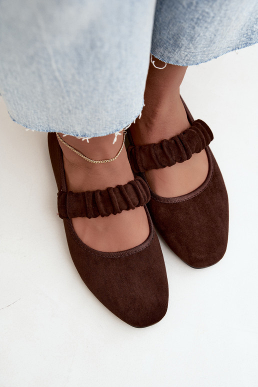 Schokoladen Ballerinas mit geschnitzten Riemen Loreya