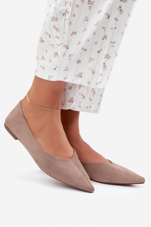 Ballerinas mit spitzen Zehen aus Kunstveloursleder in Sandfarbe Corabella