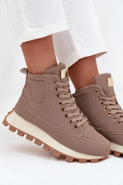 Isolierte Damen Schuhe auf Plattform Tai turirivira beige