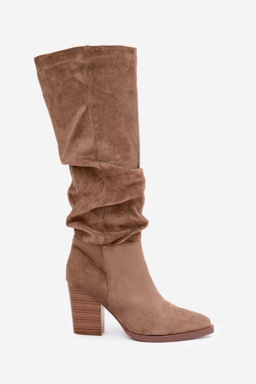 damen kniehohe Stiefel mit Absatz und gebogenem Schaft in sandfarben Ismera