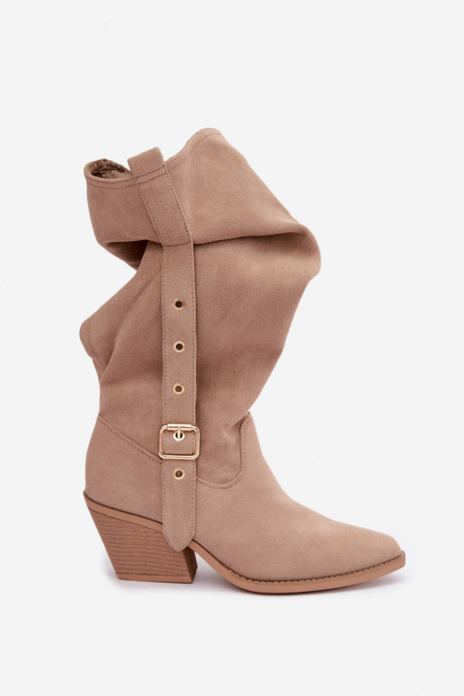 geknitterte Damen kniehohe Stiefel im Cowboy-Stil mit Riemen und Absätzen in Sand Adria