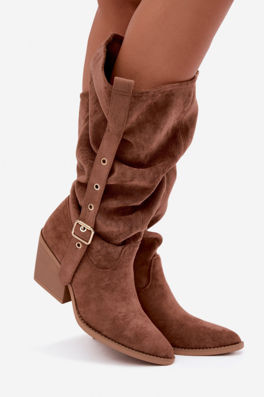 geknitterte Damen kniehohe Stiefel im Cowboy-Stil mit Riemen und Absätzen in Braun Adria