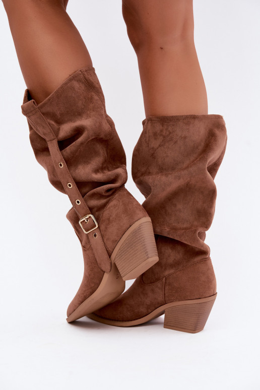 geknitterte Damen kniehohe Stiefel im Cowboy-Stil mit Riemen und Absätzen in Braun Adria