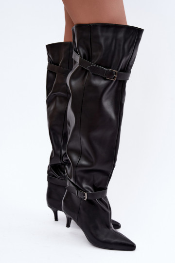 kniehohe Stiefeletten zum Hineinschlüpfen mit Absatz und Schnalle in schwarz Jassy