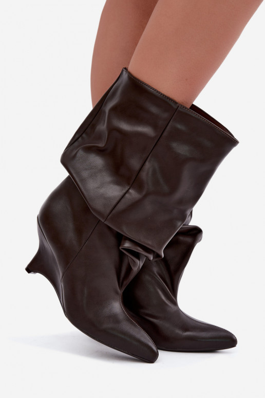 Slouchy Stiefeletten mit Plattform in schokoladenbraun Ilyna