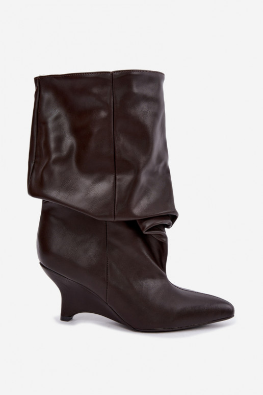 Slouchy Stiefeletten mit Plattform in schokoladenbraun Ilyna