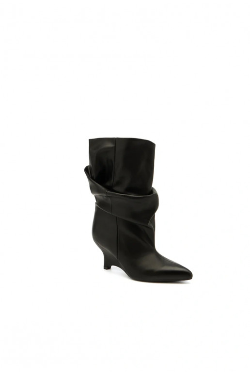 Slouchy Stiefeletten mit Plattform in schwarz Ilyna