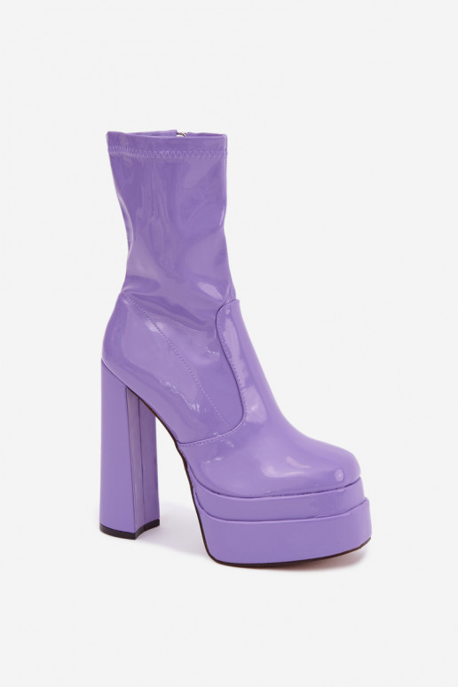 Lackierte Ankle Boots mit Plattform in Violett Lotisha