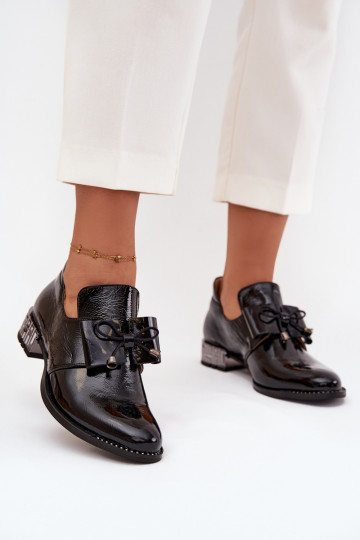 Schwarze lackierte Schuhe mit niedrigem Absatz und Schleifen Zazoo 1399 2