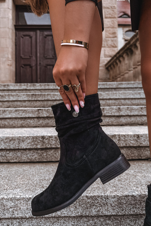 Wärmende Stiefeletten mit Rüschen und breiten Absätzen, schwarz