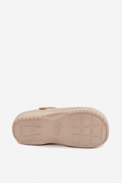 Aderis sandfarbene leichte Clogs