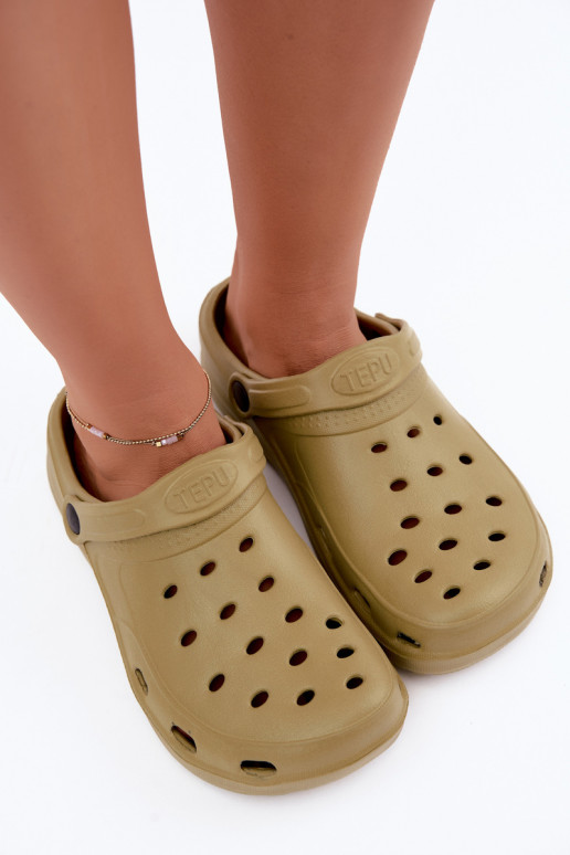 Aderis grüne leichte Clogs