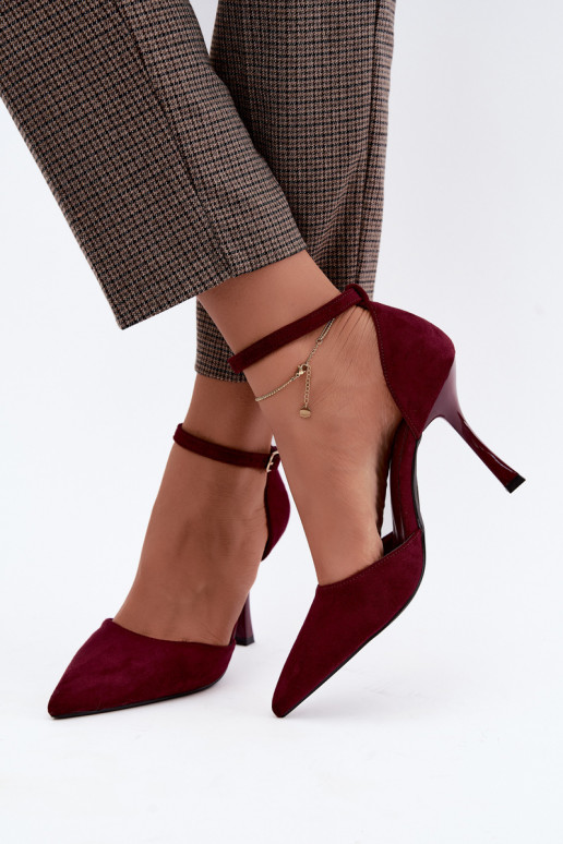 Faux-Suede-Schuhe mit Riemen in Bordeauxfarbe Ladessa