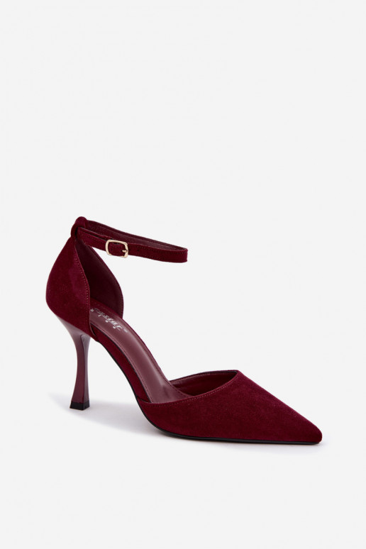 Faux-Suede-Schuhe mit Riemen in Bordeauxfarbe Ladessa