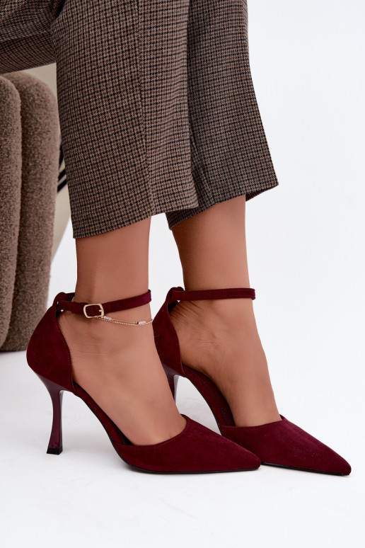 Faux-Suede-Schuhe mit Riemen in Bordeauxfarbe Ladessa