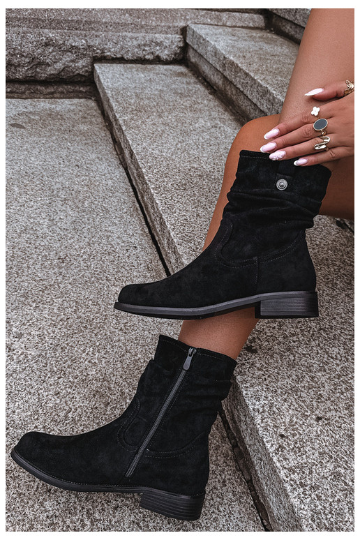 Wärmende Stiefeletten mit Rüschen und breiten Absätzen, schwarz