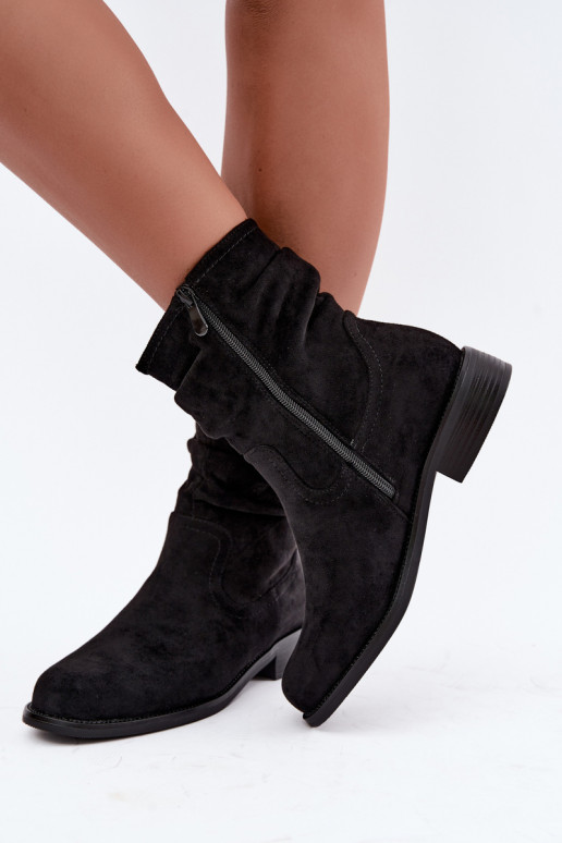 Wärmende Stiefeletten mit Rüschen und breiten Absätzen, schwarz