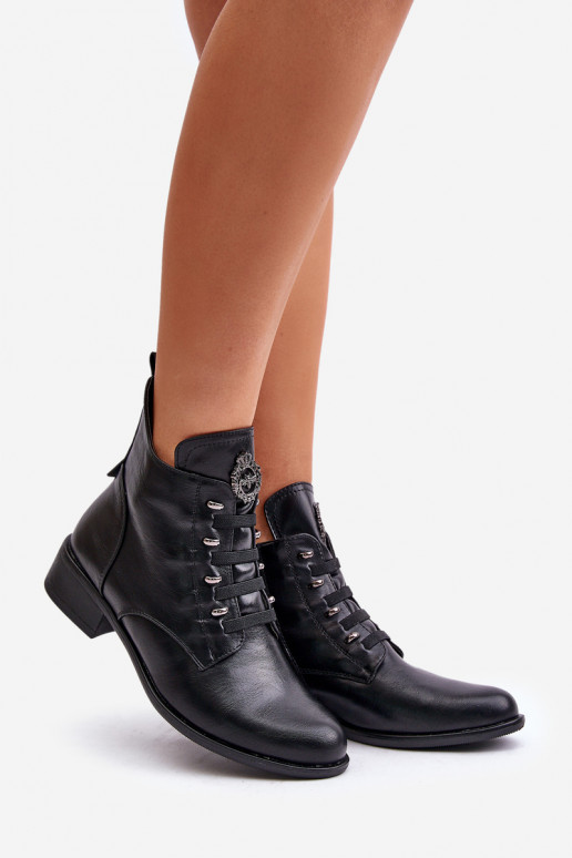Niedrige wärmende Stiefeletten mit Ornamenten in schwarzer Farbe Nevalia