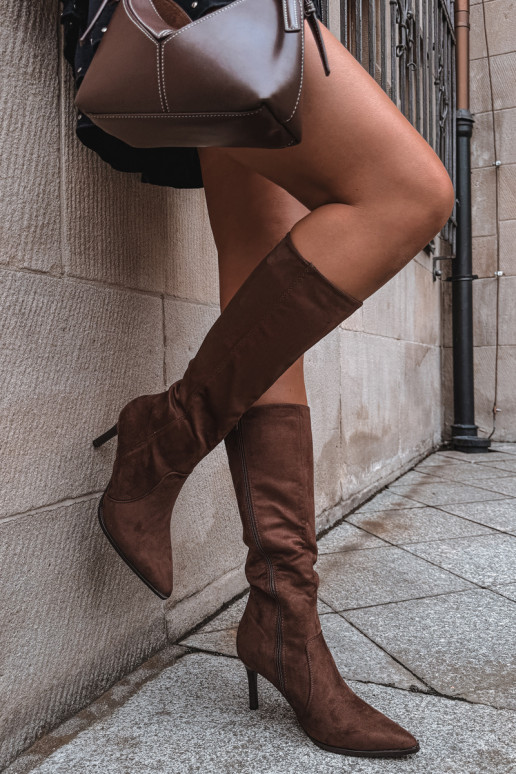 Warme braune kniehohe Stiefel mit Absatz Taelia