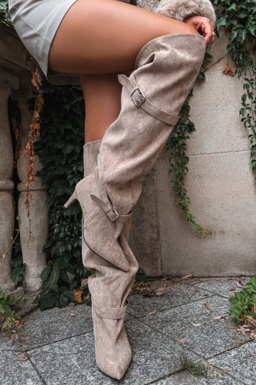 Über-Knie-Absatzstiefel mit Riemen und Schnallen in Sandfarbe Tai turibel 2