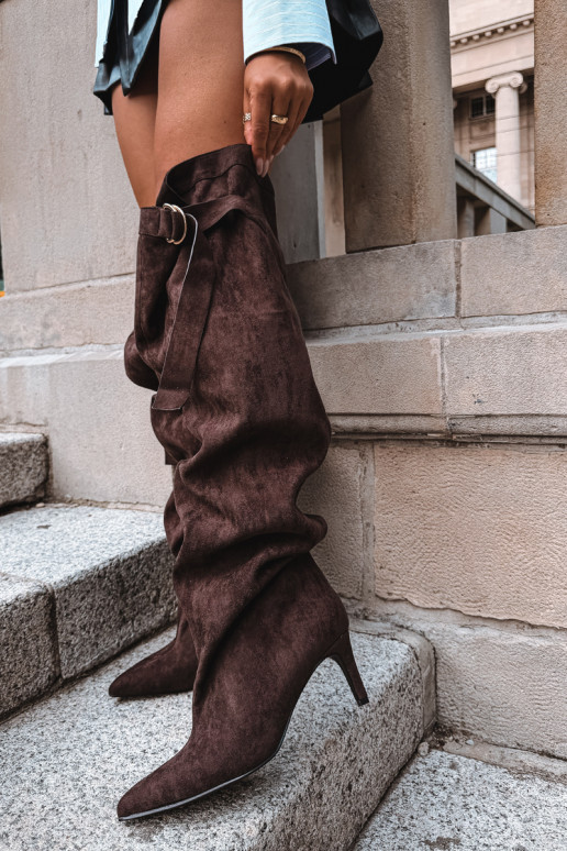 Schlüpfschuhe für Damen bis zum Knie mit Absätzen in Schokoladenfarbe Rosena