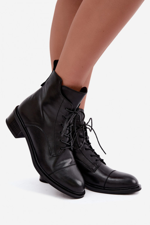 Isolierte Stiefeletten aus Naturleder in Schwarz Cerina