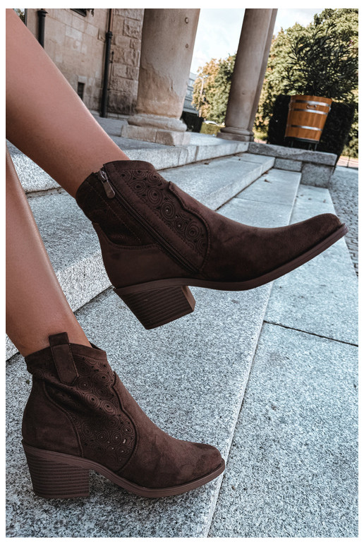 Ausschnitt-Cowboy-Stiefeletten mit Absätzen S.Barski HY62-8147 schokoladenbraun