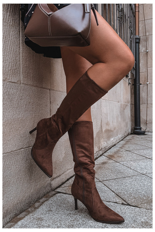 Warme braune kniehohe Stiefel mit Absatz Taelia
