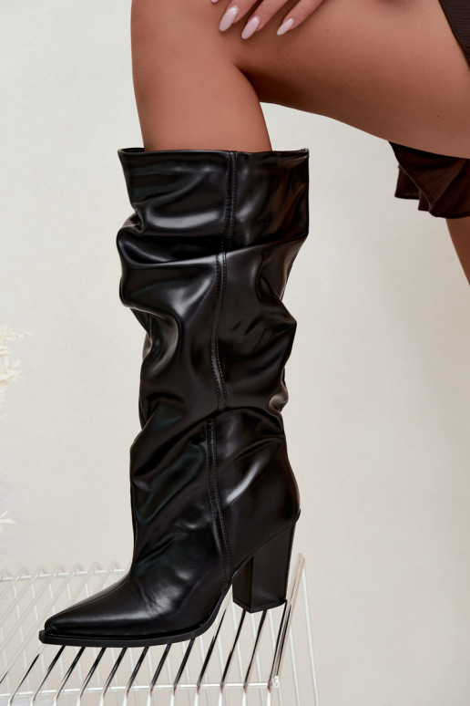 Schlüpfschuhe kniehohe Stiefel mit Absätzen und Rüschen aus Kunstleder in Schwarz Jensy