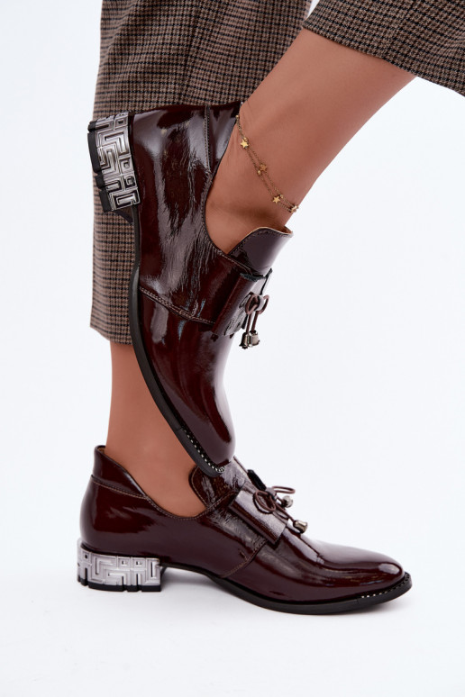 Lackierte Schuhe mit niedrigem Absatz und Schleifen in Bordeauxfarbe Zazoo 1399
