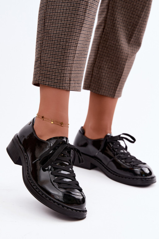Lackleder Halbschuhe mit Schnürsenkeln in Schwarz