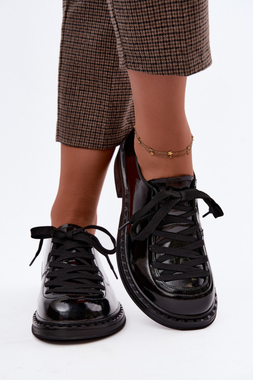 Lackleder Halbschuhe mit Schnürsenkeln in Schwarz