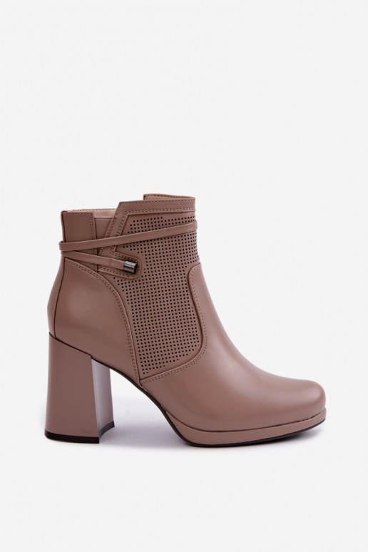 Wärmende Stiefeletten mit Absatz in Sandfarbe